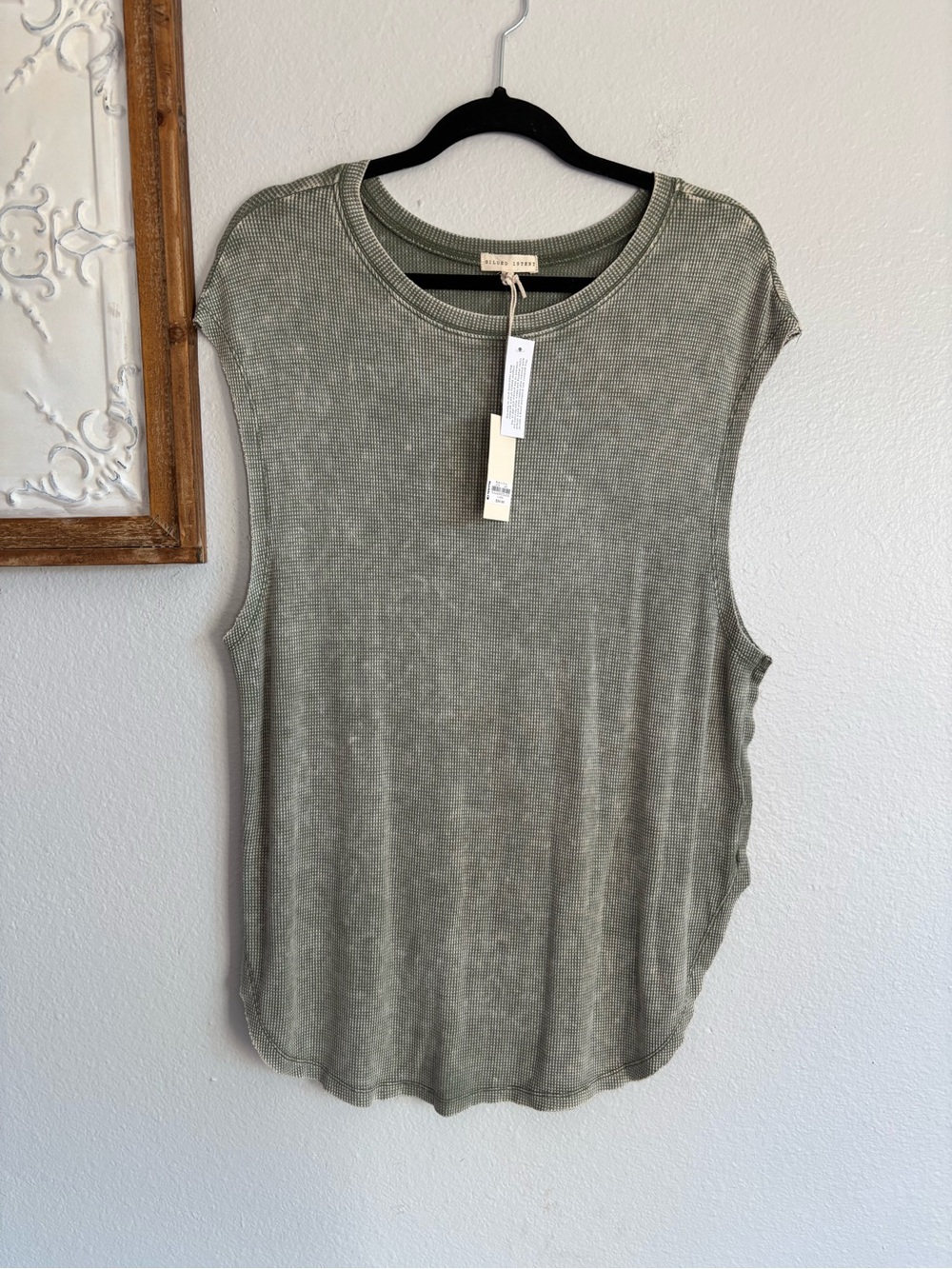 Gilded Intent from Buckle women’s green tank top size XL waffle side slit NWT
